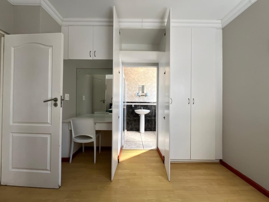 To Let 5 Bedroom Property for Rent in Mykonos Western Cape